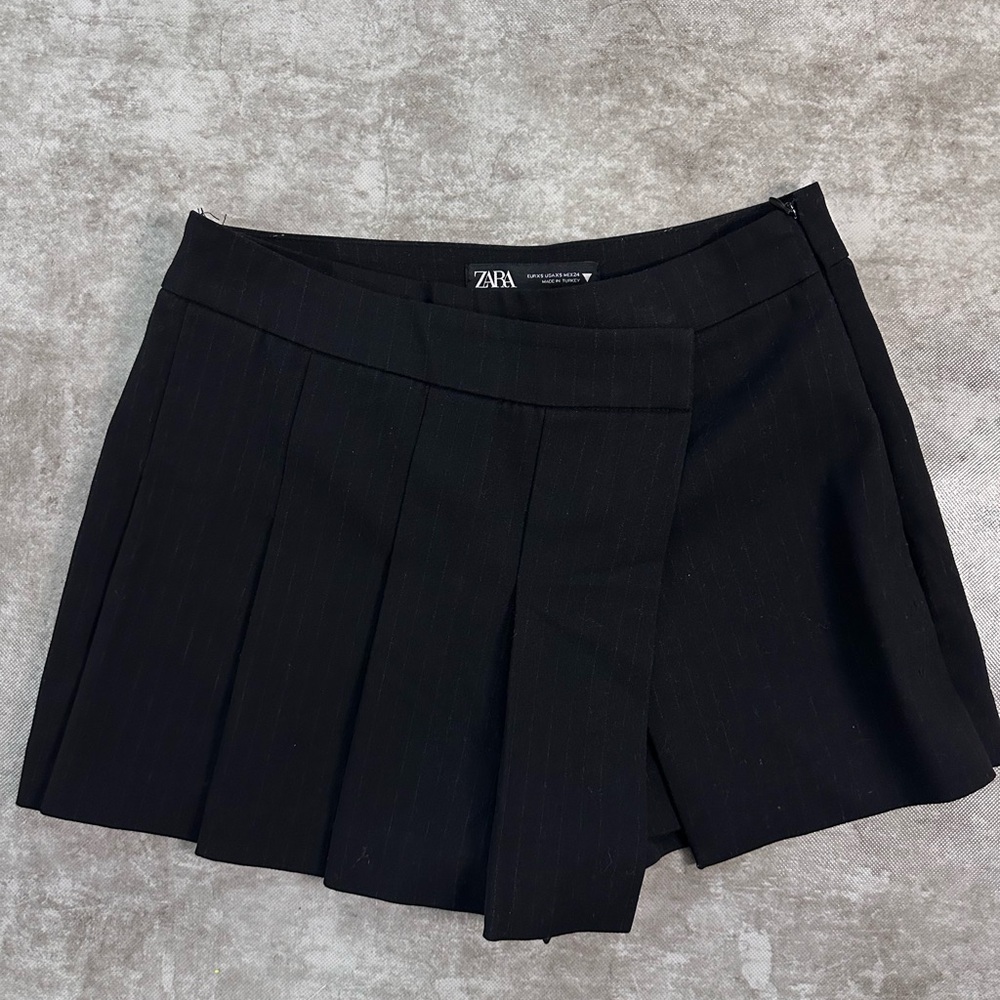 Zara Black Pleated Skorts
